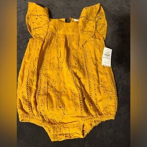 Old Navy one piece Romper 12-18 months NWT
